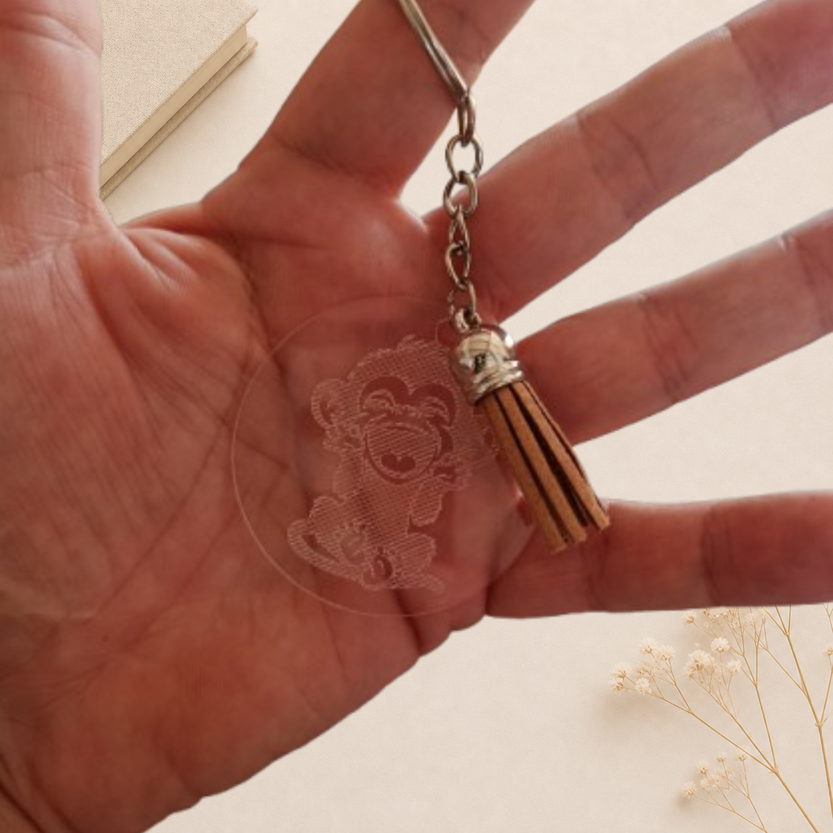 Porte clés en plexiglas transparent gravé avec motif singe
