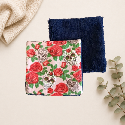 Coton lavable et réutilisable, en éponge de bambou et coton motif.
