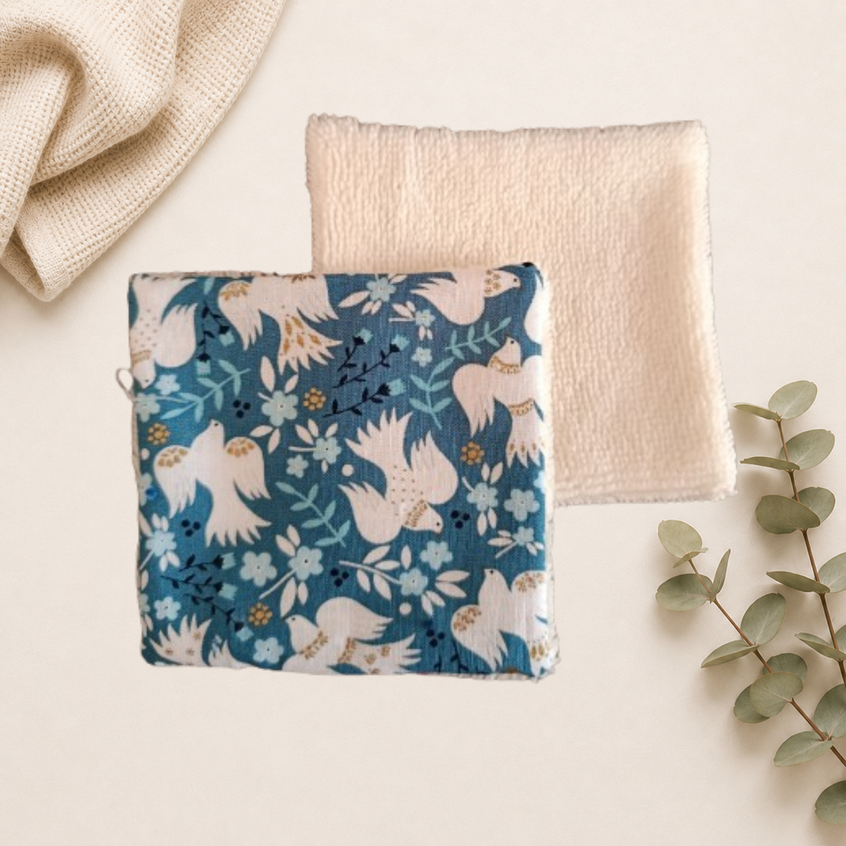 Coton lavable et réutilisable, en éponge de bambou et coton motif.
