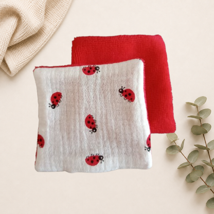Coton lavable pour enfant, face en tissu motif coccinelle en gaze de coton et verso en éponge bambou rouge