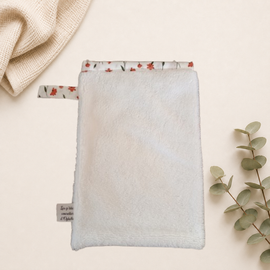Gant de toilette blanc, fait main avec bordure et attache en tissu à petites fleurs