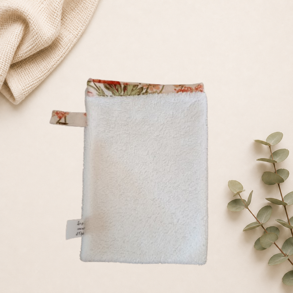 Gant de toilette blanc, fait main avec bordure et attache en tissu fleurs vintage