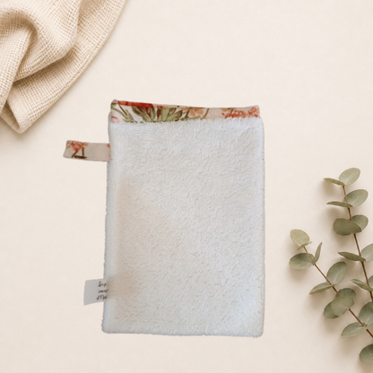 Gant de toilette blanc, fait main avec bordure et attache en tissu fleurs vintage