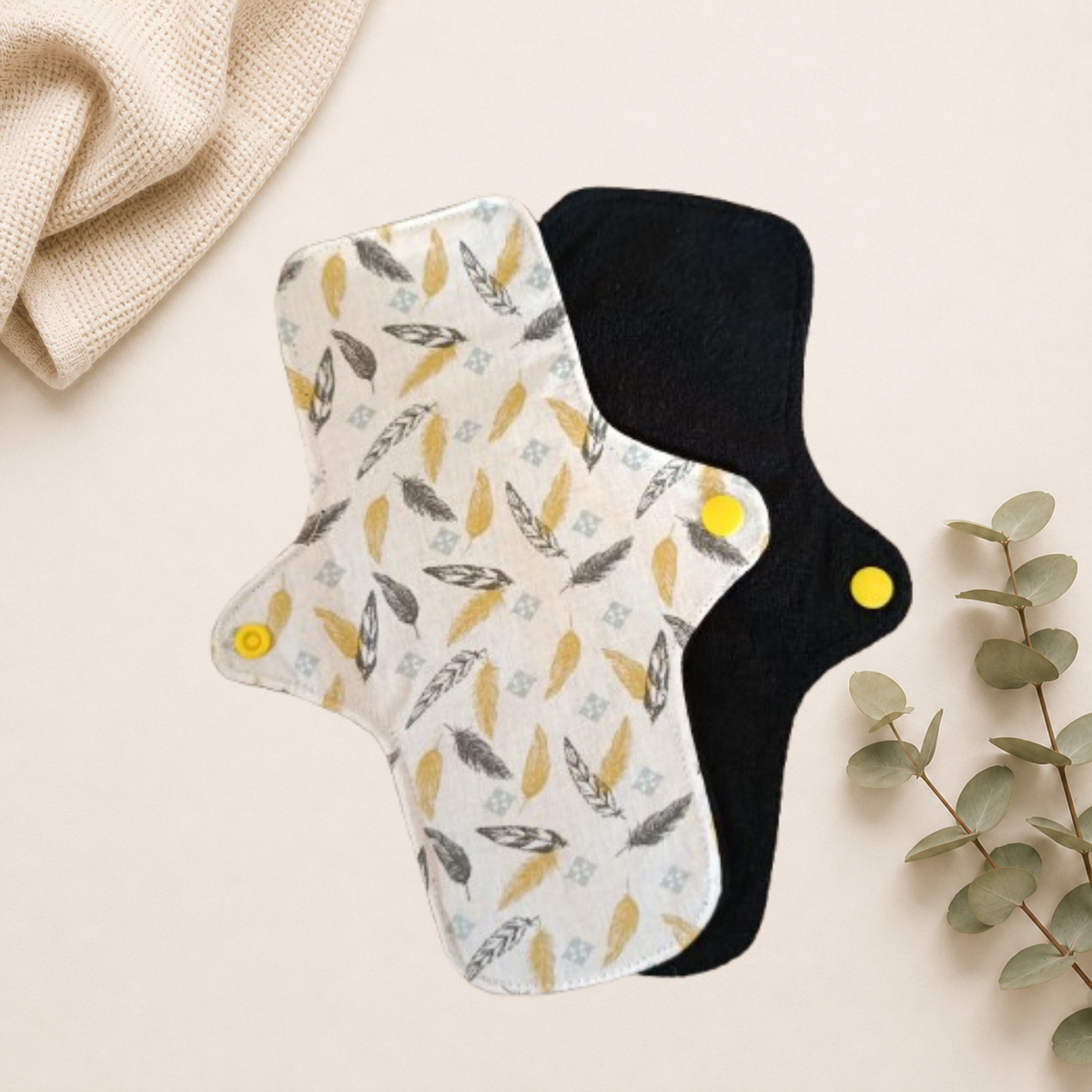 Serviette hygiénique imperméable, pour flux léger, s'attache grâce à une pression. En éponge de bambou pour une douceur sur la peau.
