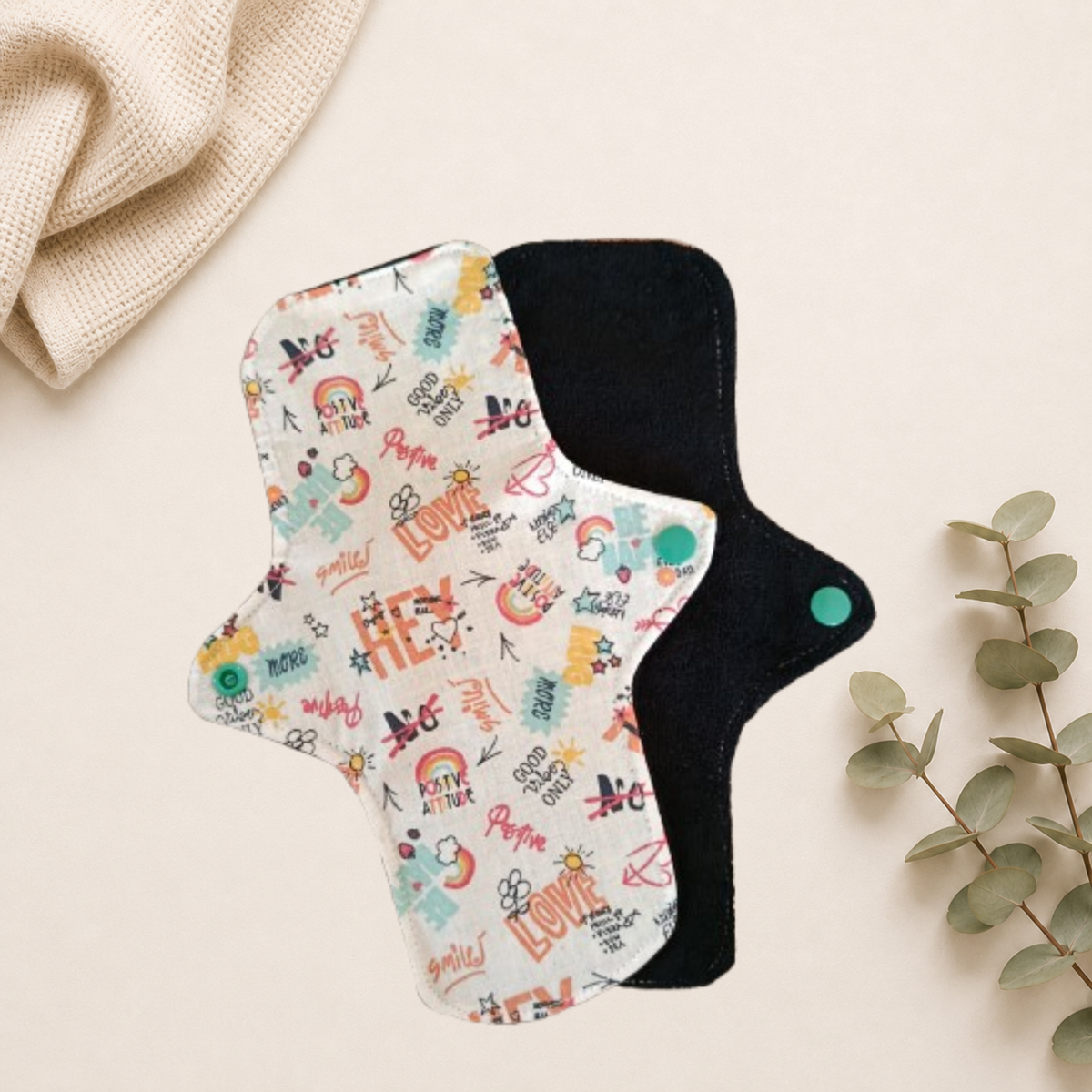 Serviette hygiénique imperméable, pour flux léger, s'attache grâce à une pression. En éponge de bambou pour une douceur sur la peau.
