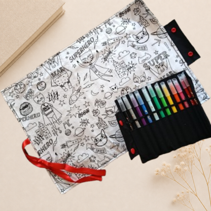 Set de table à colorier lavable, pochette de 12 feutres lavable fourni.
Prend peu de place, la pochette se détache pour le passage en machine.
